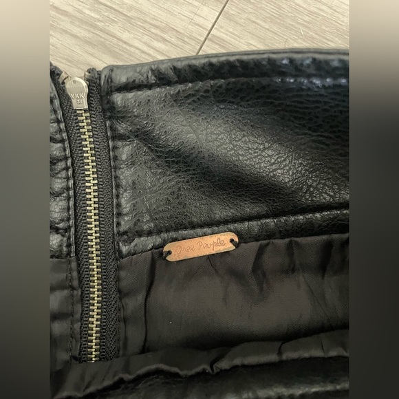 Free people faux leather black mini skirt - Picture 3 of 6